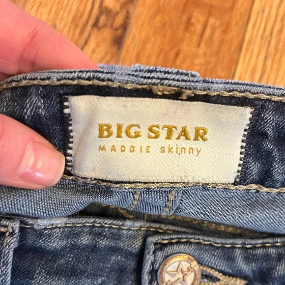 Big Star Women's Dark Blue Skinny Jeans with Embroidered Back Pocket- size 28 - Picture 2 of 13
